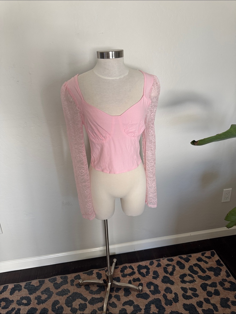 wild fable Pink Lace-Sleeve Sweetheart Crop Top
